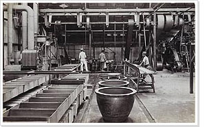 Men at work in the rubber plant in Sumatera, Kleingrothe, approx. 1915